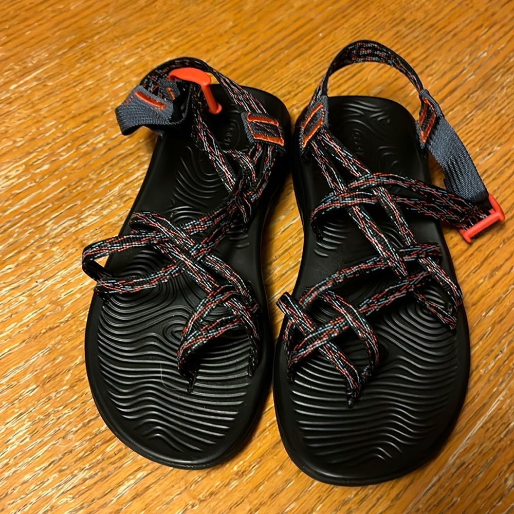 New size 9 women’s chacos